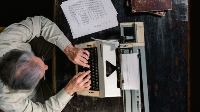 AI-Enhanced Storytelling: The Best Online Tools for Writers in 2026