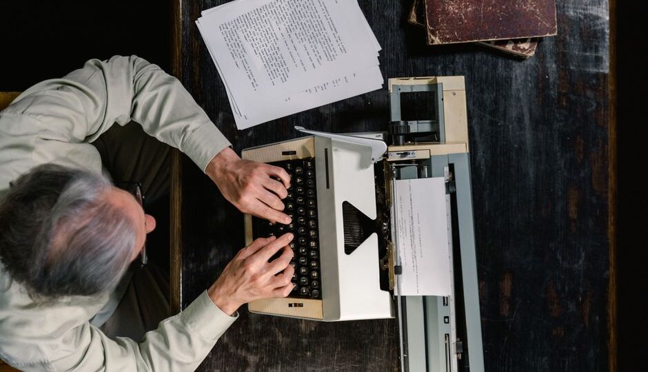 AI-Enhanced Storytelling: The Best Online Tools for Writers in 2026